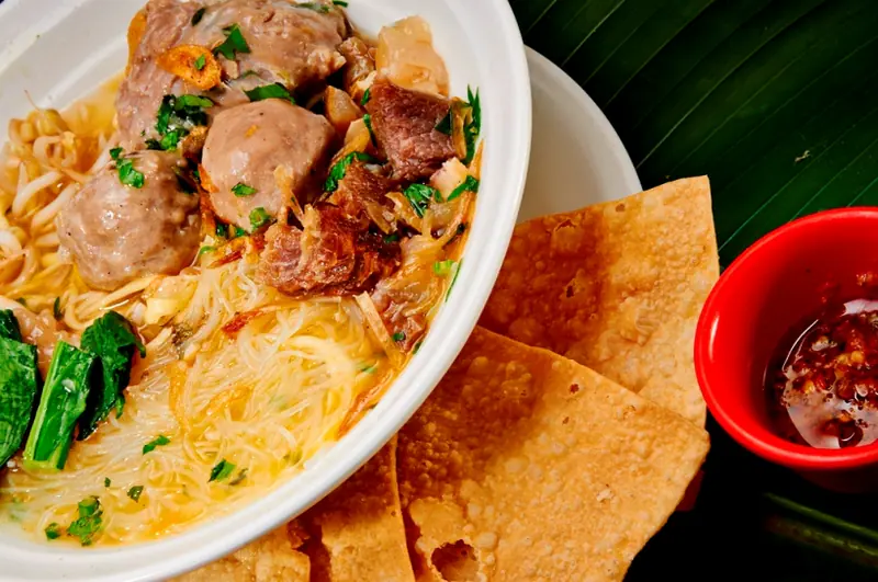 Bakso dengan pelengkapnya