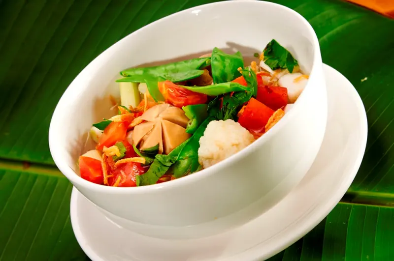 Semangkuk sayur berkuah